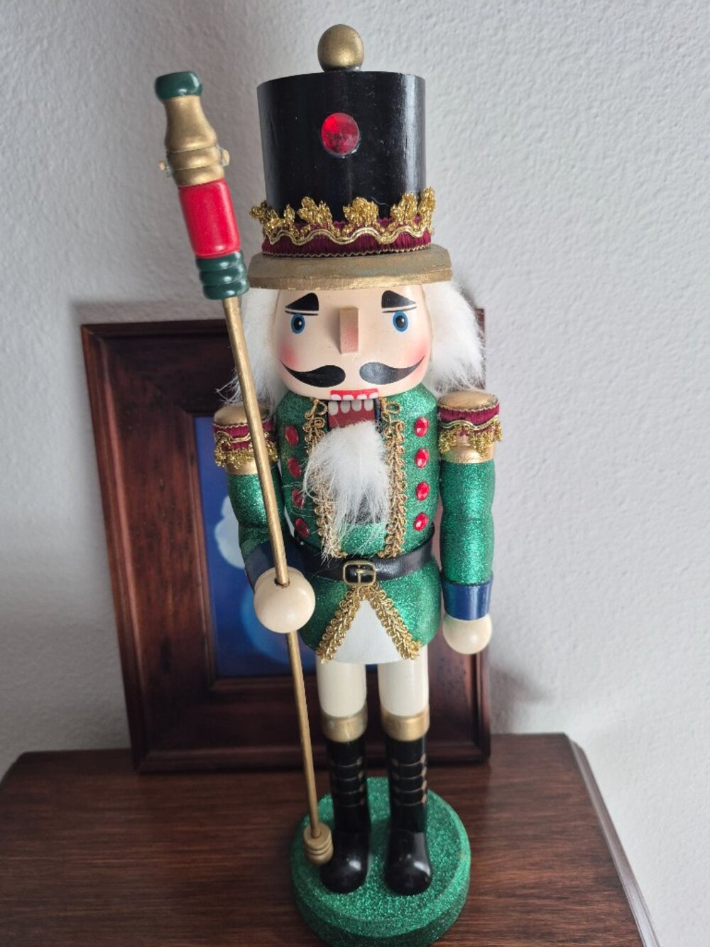 Green nutcracker - Picture 3 of 4
